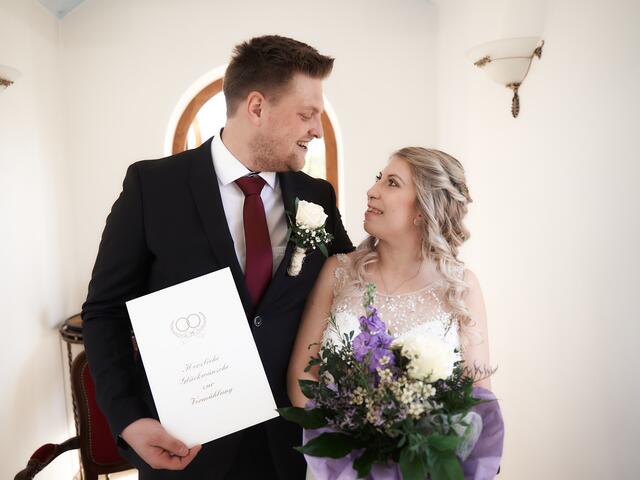 Herwig und Laura Ulreich heirateten in einer Kapelle in Aschau. | Foto: Dominique Grabler