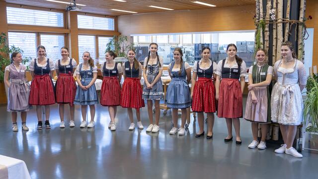 Alle zwölf Schülerinnen haben mit Erfolg bestanden, drei Schülerinnen konnten sogar einen guten Erfolg erzielen. | Foto: HLW Spittal