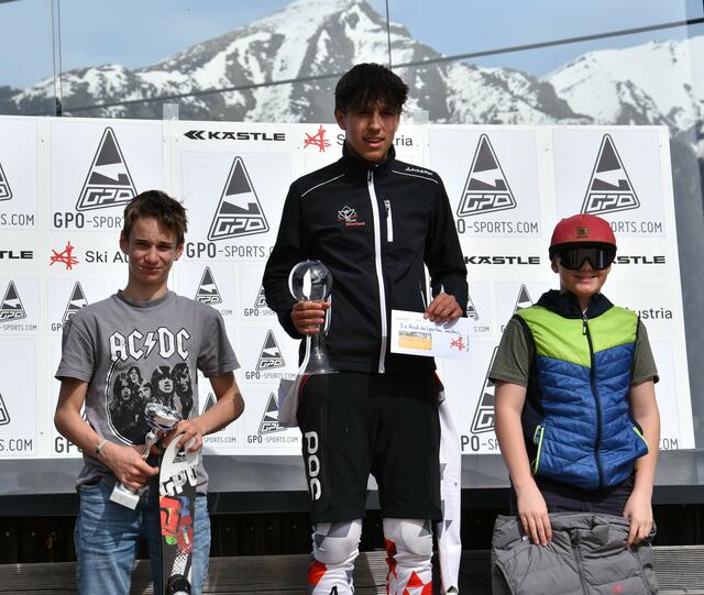 Austria-Cup Schüler m.: Gesamtsieger Jonas Mairoser (Mitte).