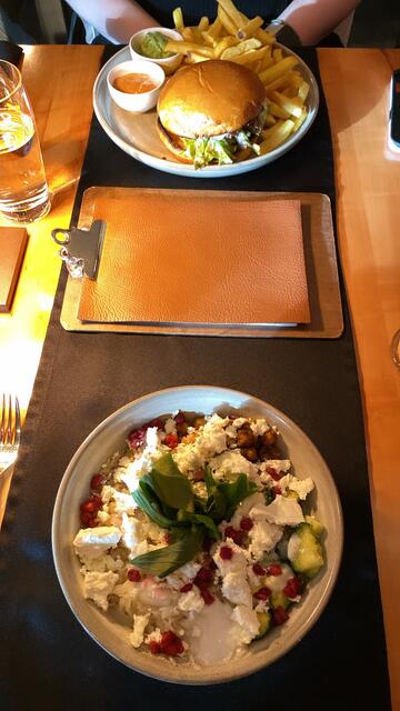 Vor allem am Wochenende gehen Gäste noch gerne essen. | Foto: Urtz