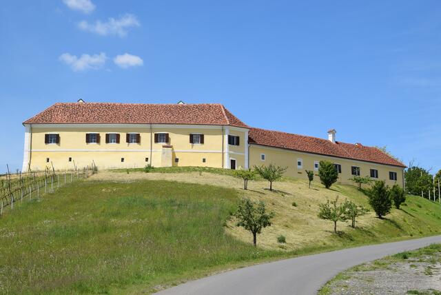 Schloss Tabor mit altem Anstrich.