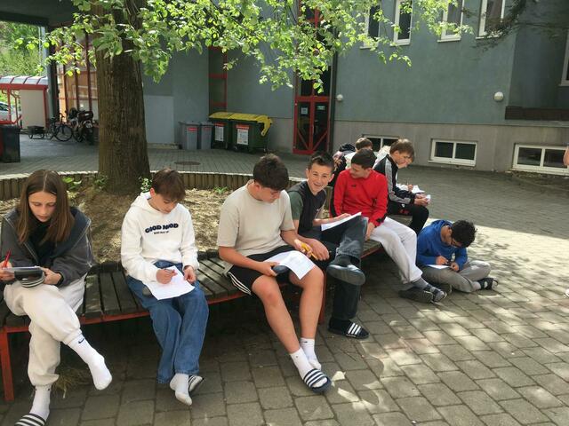 Summer School an der Mittelschule Feldbach: Die Schülerinnen und Schülern paukten auf Englisch – auch im Freien, | Foto: Mittelschule Feldbach