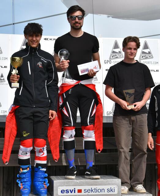 Austria-Cup Jugend m.: Der zweitplatzierte Lucas Mairoser (li.) neben dem Sieger Andreas Steiner (Kitzbüheler SC).