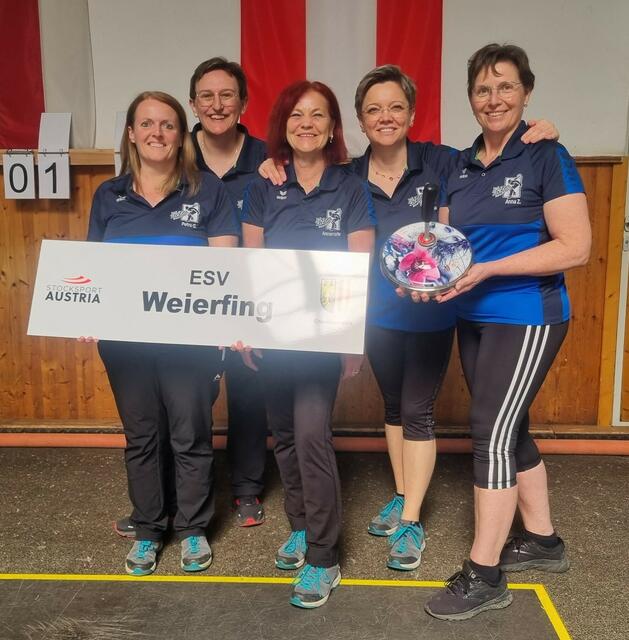 Das Damenteam möchte in der Aufstiegssaison "mitspielen, und wenn's geht nicht absteigen." | Foto: ESV Weierfing