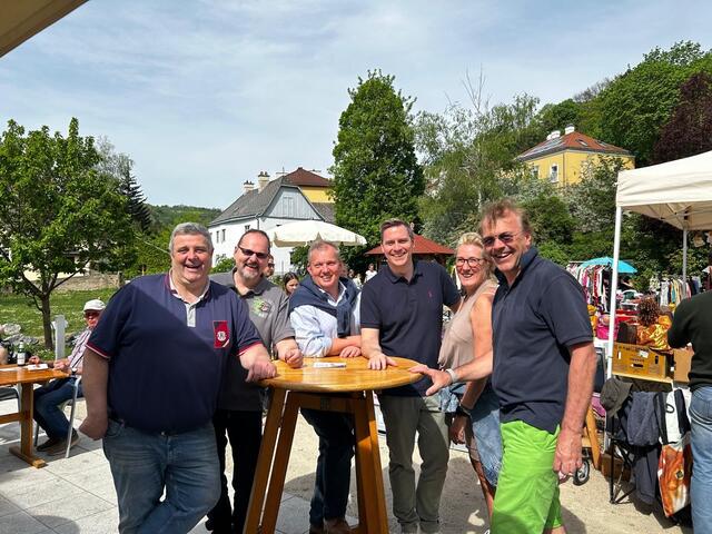 Das Organisationsteam mit Besuchern: Martin Trat, Peter Loidolt, Leopold Spitzbart, Christoph Kaufmann, Lisa Heigl-Rajchl und Johannes Edtmayer (v.l.). | Foto: Trat/Heigl