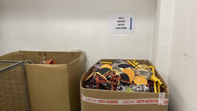 Bälle, Schläger und Co.: Ebenfalls im Ernst-Happel-Stadion befindet sich das Lager für alles, was der Nachwuchs im Sportunterricht braucht. | Foto: Kathrin Klemm/RMW