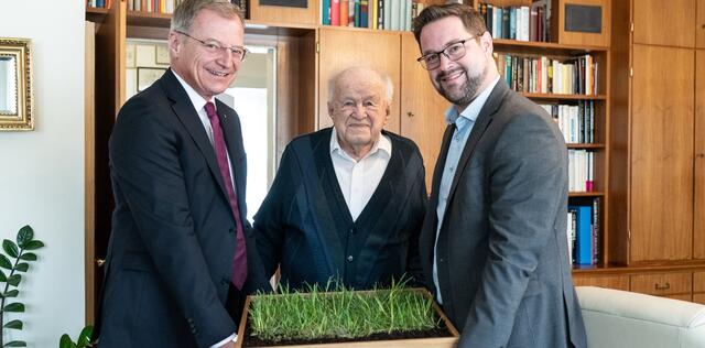 Von links: Thomas Stelzer, Josef Ratzenböck und Florian Hiegelsberger. | Foto: ÖVP Oberösterreich