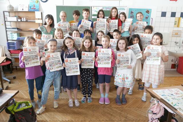 Die 3b der Volksschule Stubenbastei mit ihrer Klassenlehrerin Célia Sgard. | Foto: Maximilian Spitzauer/RMW