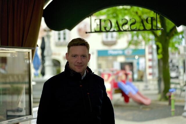 Der Neunkirchner Stadtmarketing-Manager Thomas Rack im Eingangsbereich der Hauptplatz-Passage.