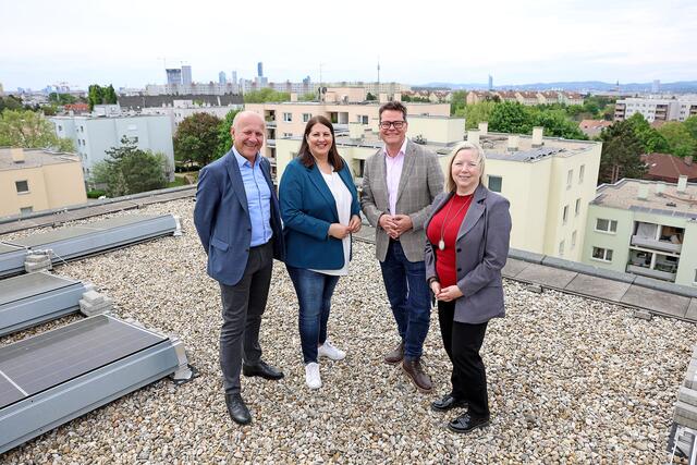 2.400 PV-Anlagen werden bis Ende 2024 auf den Wohnbauten der Sozialbau AG installiert, früher als vorerst geplant.  | Foto: Stadt Wien/Martin Votava