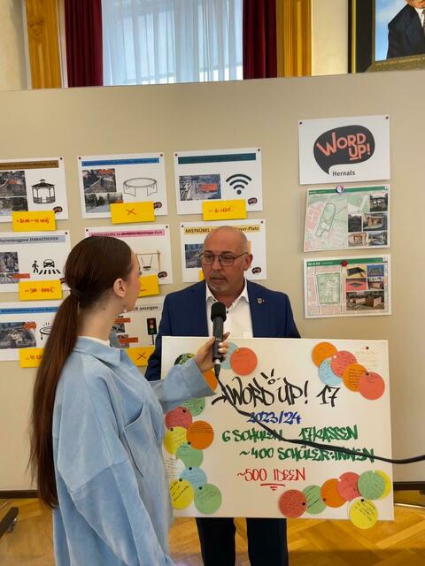 Beim Jugendparlament konnte der Hernalser Nachwuchs seine Wünsche für den Bezirk vorbringen. Mit dabei war natürlich Bezirksvorsteher Peter Jagsch (SPÖ).  | Foto: BV 17
