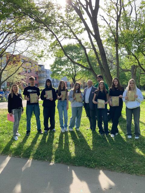 Bei schönstem Wetter traf man sich im Garten des Pensionistenhauses.  | Foto: GRÄTZLeben Hietzing
