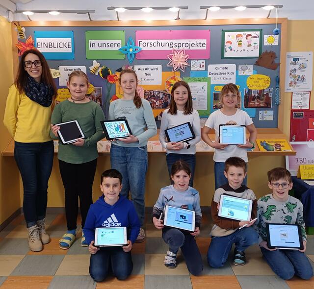 Die Schülerinnen und Schüler freuen sich über die virtuellen Lernangebote des Pilotprojektes "digitale Drehtür".   | Foto: VS ST. Veit am Vogau