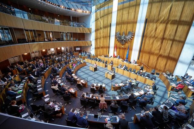 Im Nationalrat beschuldigten FPÖ und ÖVP sich gegenseitig an möglichen Spionageaffären und dem Verfall des BVT schuld zu sein. | Foto: Parlamentsdirektion/Thomas Topf
