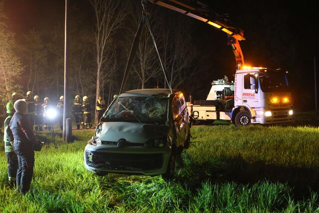 Ein Verkehrsunfall auf der Thannstraße führte gestern Abend zum Einsatz der Feuerwehren Niederneukirchen und Sankt Florian-Markt. | Foto: laumat/Matthias Lauber