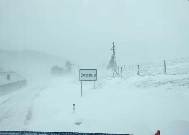 Schneetreiben am 17. April auf der Sommeralm | Foto: Privat