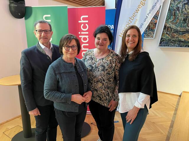 Johann Minihuber, Christine Eckmayr, Daniela Feregyhazy-Astecker und Andrea Peterwagner | Foto: Hospiz Wels
