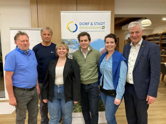 Franz Atschreiter, Wolfgang Voglauer, Lena Puchner, Andreas Schorn, Kerstin Roseneder, Anton Kasser

 | Foto: Dorf- und Stadterneuerung