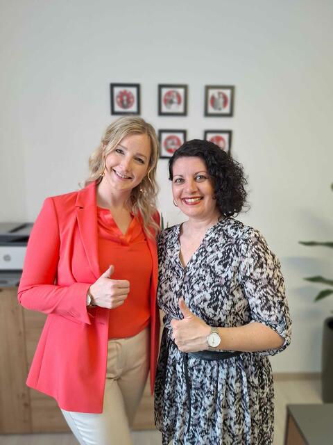 Verena Sury (l.) mit ihrer Mentorin Melanie Ostheimer aus Stuttgart bei der Eröffnung in Graz | Foto: Mary Poppins