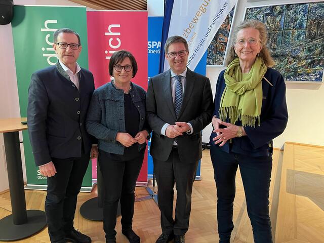Johann Minihuber, Christine Eckmayr, Bürgermeister Andreas Rabl, Rotraud Josseck | Foto: Hospiz