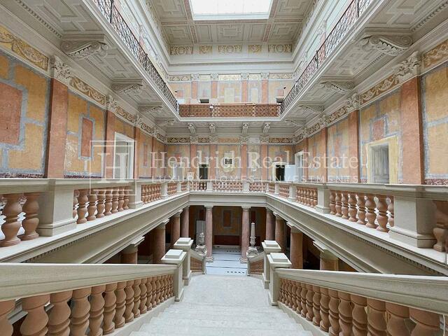 Das Schloss, das dem Zeitraum der Neorenaissance zugeordnet wird, ist ein Symbol für die Eleganz und den Stil seiner Zeit. | Foto: Hendrich Real Estate