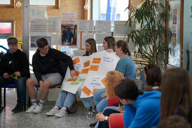 Im Jugendzentrum Weiz fand einen Vormittag lang ein erster gemeinsamer Workshop statt. | Foto: Stadtgemeinde Weiz/Schwarz