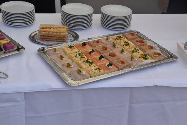 Die Kurkonditorei sorgte bei der Tunneleröffnung gegen den kleinen Hunger. | Foto: Karl Pufler/RMW