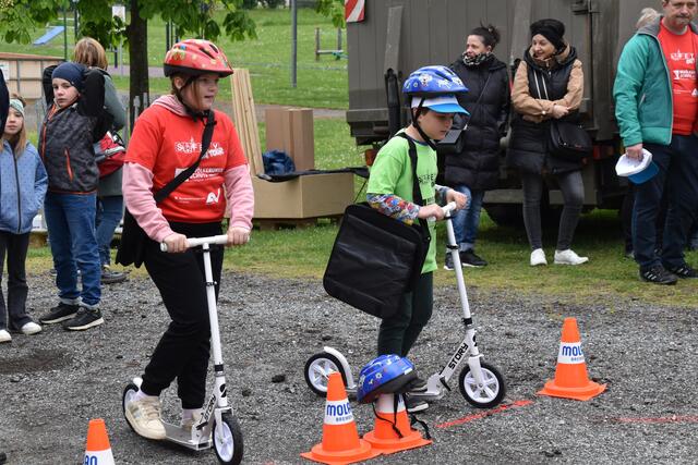 Bei der SAFETY-Tour haben die Schüler verschiedene Stationen zu meistern. | Foto: Michael Strini