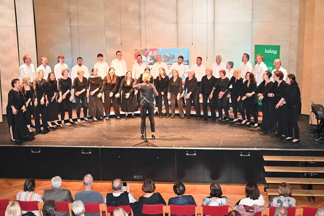 "Singen vom Feinsten" erstmals im Kulturni dom in Bleiburg – hier der MePZ Podjuna Pliberk unter der Leitung von Anja Kapun | Foto: Wolfgang Michael König