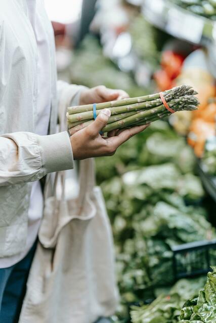 Es ist wieder soweit: Es ist Spargel-Zeit. | Foto: Micheal Borrows/Pexels