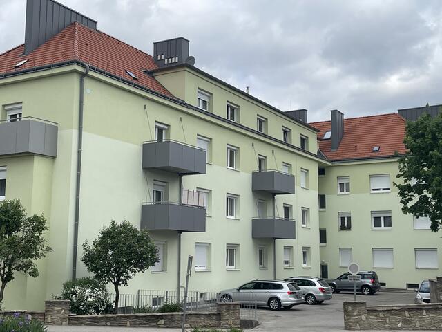 Eines der mittlerweile von einer Genossenschaft verwalteten Wohnhäuser befindet sich am Auring in Herzogenburg.  | Foto: Michaela Müller