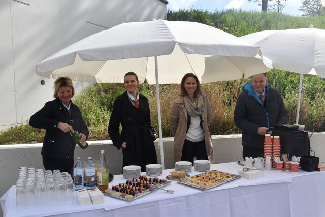 Die Kurkonditorei sorgte bei der Tunneleröffnung gegen den kleinen Hunger. | Foto: Karl Pufler/RMW
