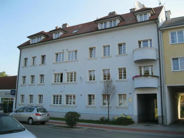 Wenn Wohnen immer teurer wird, sind immer mehr Menschen auf Unterstützung der Gemeinde angewiesen. Hier Gemeindewohnungen in Ebreichsdorf, Wiener Straße 22. | Foto: Stadtgemeinde Ebreichsdorf