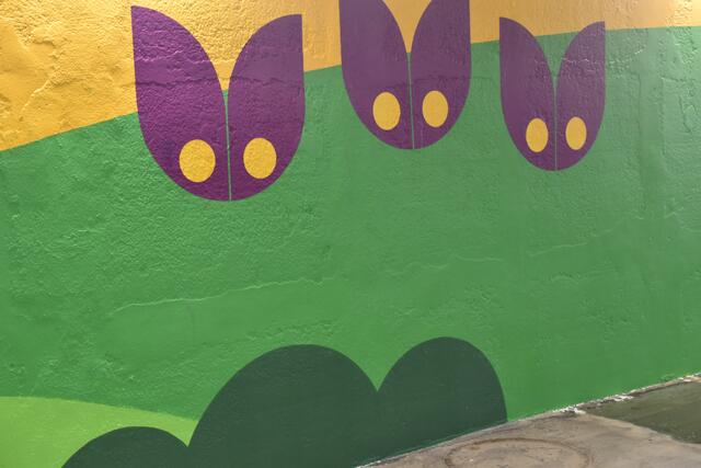 Stilisierte Blumen im Tunnel. | Foto: Karl Pufler/RMW