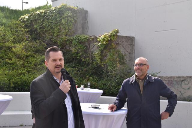 Bezirksvorsteher Marcus Franz (SPÖ, l.) und Josef Herwei von der Wiener Standortenwicklung  (WSE) bei der Tunneleröffnung. | Foto: Karl Pufler/RMW