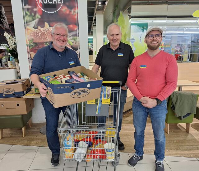 Rund 60 solcher Schachteln wurden mit Lebensmitteln und Hygieneartikeln befüllt. | Foto: Sonja Schitter