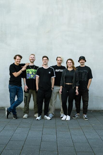 Rafael Beham, Jonathan Lindner, Nicolas Längauer, Kilian Kofler, Viktoria Bogensperger und Elias Handschuh (v.l.v.r.) - das ist "OKAY OKAY".  | Foto: Lea Kurz