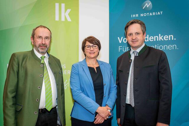 Notariatskammer Präsident Michael Lunzer, Vortragende Nina Ofner und Landwirtschaftskammer NÖ-Präsident Johannes Schmuckenschlager | Foto: Georg Pomaßl/LK Niederösterreich