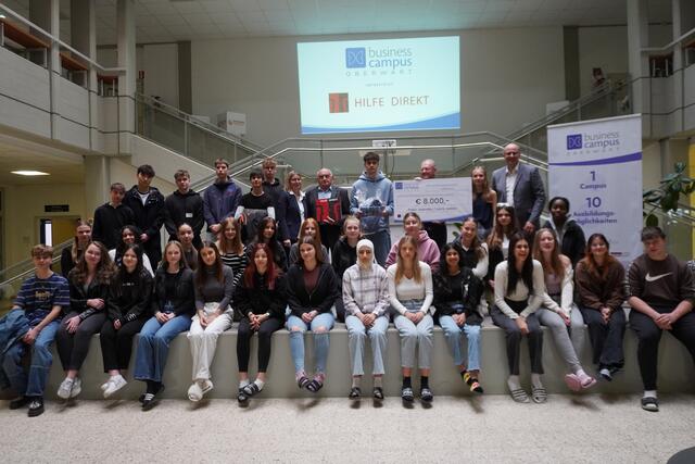 Stolze 8.000 Euro kamen bei den bisherigen Aktionen der Schüler am Business Campus Oberwart für "Hilfe direkt" zusammen. | Foto: Michael Strini