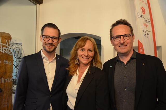 Landesrat Sebastian Schuschnig, Melanie Golob und Michael Maier, (Vize-) Bürgermeister von Radenthein