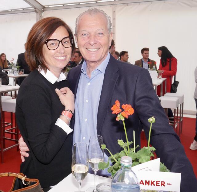 Auch "Sorelle Ramonda" besuchte die Eröffnung der neuen Anker-"Backstube". | Foto: Sascha Trimmel