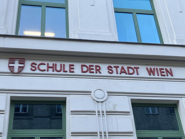 In Wien sind die Pflichtschulen durch rund 300 zusätzliche Schulkinder pro Monat, die durch Familiennachzug von Asylsuchenden nach Österreich kommen, besonders belastet.  | Foto: Foto: Karl Ettinger