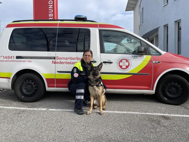 Nicole Prager mit ihrem dreijährigen Hund Las Vegas. | Foto: Nina Taurok