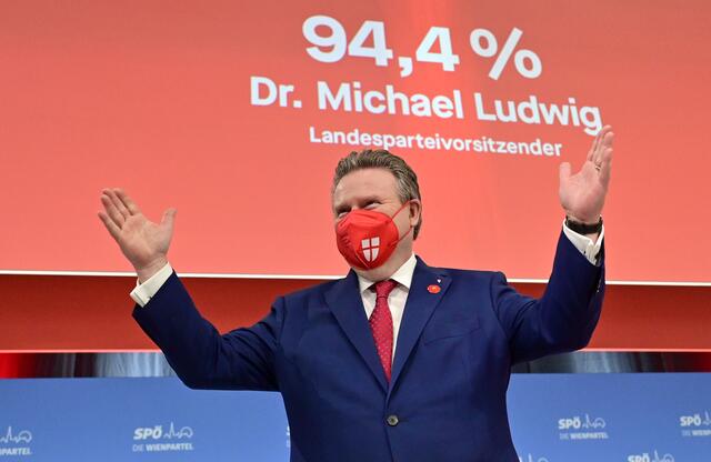 Beim Landesparteitag 2022 wurde Michael Ludwig als SP-Wien-Chef mit 99,4 Prozent wiedergewählt. | Foto:  HANS PUNZ / APA / picturedesk.com