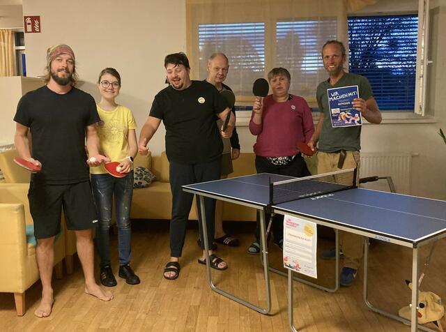 Mit "Tischtennis für alle!" sorgte Gery Vötsch (r.) in verschiedenen Behinderteneinrichtungen für ein "bewegtes" Tagesprogramm. | Foto: Vötsch
