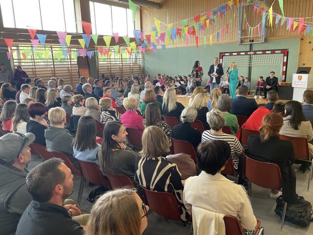 Volles Haus im großen Turnsaal.  | Foto: Stefan Schneider
