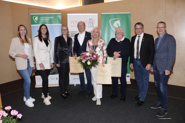 Die Gemeindevorstand von Rosental mit der Familie Vogl und Manfred Rajnar | Foto: FOTO KOREN