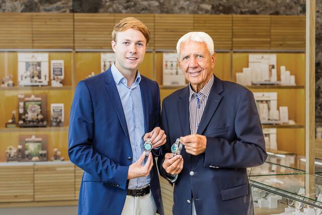 Andreas Riedl, COO und Alfred Riedl, CEO von Jacques Lemans präsentieren ihre Jubiläumskollektion. | Foto: Jacques Lemans