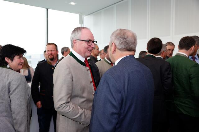 Zahlreiche Gratulanten bei der Sitzung des Landesbauernrates am 19. April 2024. | Foto: NÖ Bauernbund