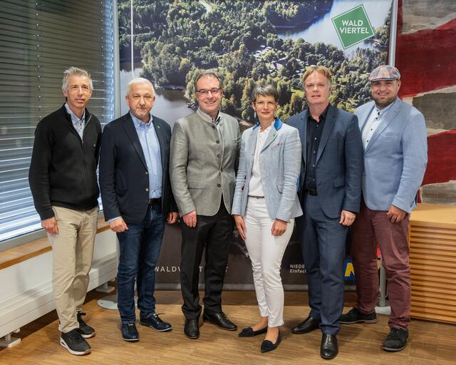 Michael Biedermann, Fritz Weber, Tom Bauer, Birgit Meinhard, Michael Duscher und Florian Bauhuber (v.l.) | Foto: Waldviertel Tourismus/Claus Schindler